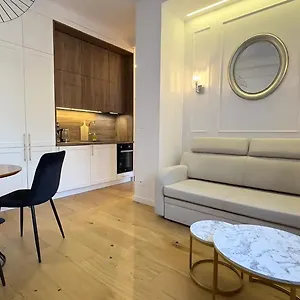 https://apartament-centrum-marszakowska-28-pl-zbawiciela.warsawhotelspoland.com