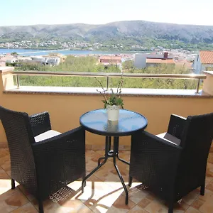 https://apartments-damir-pag-island.hotelinzadar.com